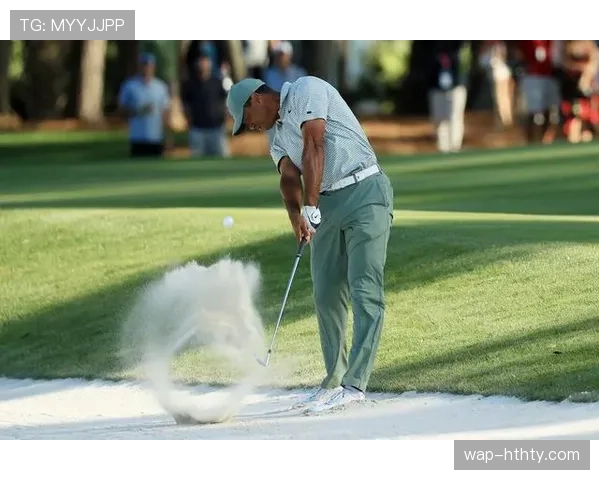球员锦标赛首轮，多名球员在著名的第17洞岛屿果岭下水